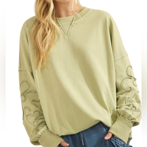Sage + Fig Tops - T108 - Sage + Fig Embroidered Floral Sleeve 💯 Cotton Relax Fit Crewneck, Sage